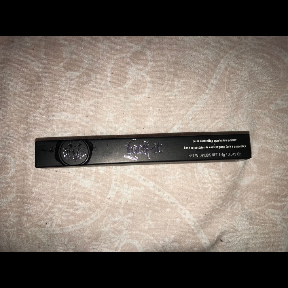 Lock it color correcting eyeshadow primer